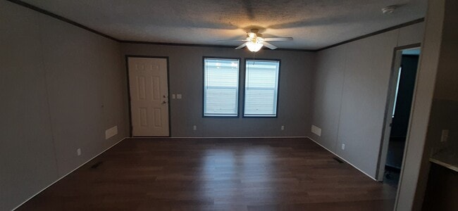 Building Photo - 906 Crown Point Dr