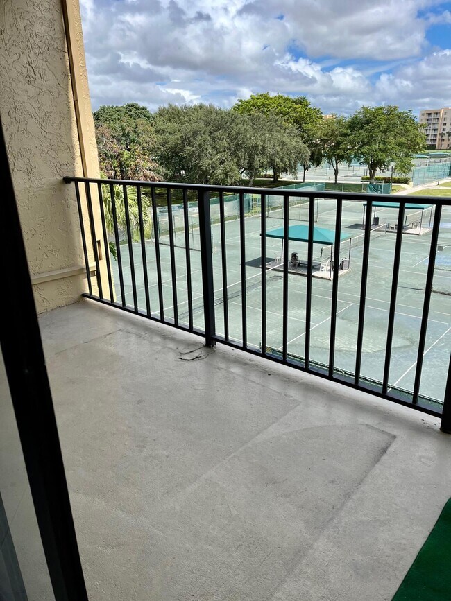 Foto del edificio - 2786 Tennis Club Dr