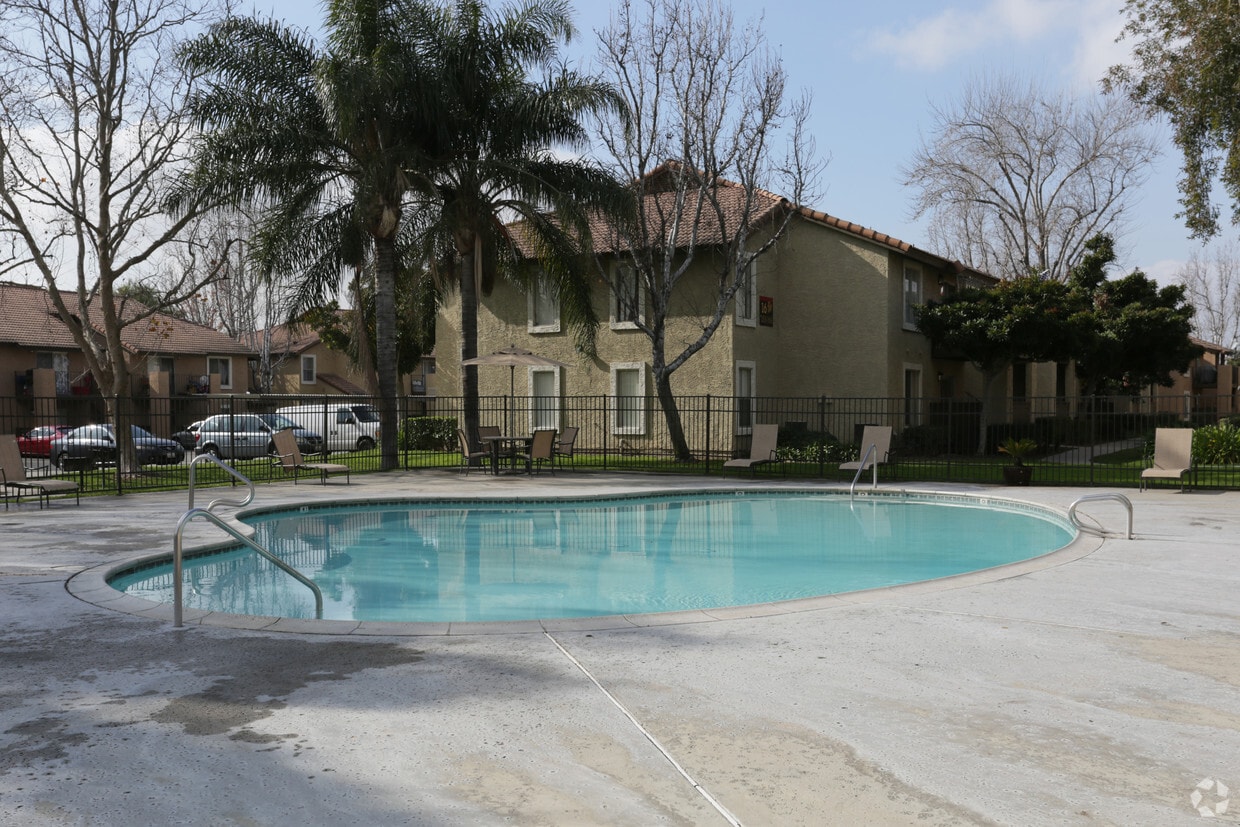 Maple Hill Apartments in Fontana, CA