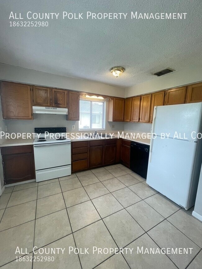 Building Photo - Nice 2 Bedroom 1 Bathroom Duplex in North ...