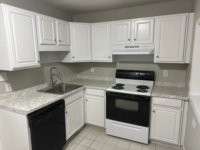 Building Photo - 104 Juniper Ln