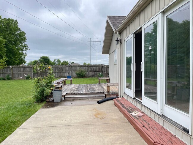 Building Photo - 1340 e rockwood