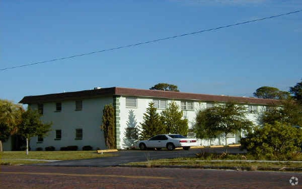 Building Photo - Le Mans Apartments