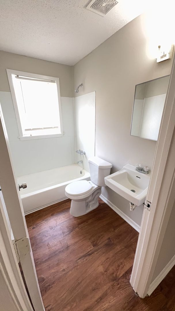 Foto del edificio - Charming 1 Bed / 1 Bath Home – Open To Section 8