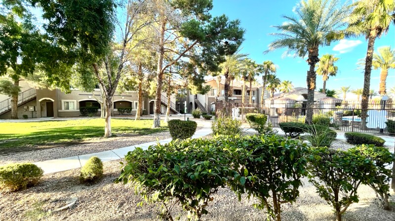 Foto principal - 10245 S Maryland Pkwy
