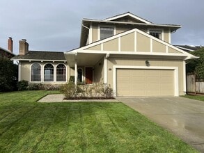 Building Photo - 381 St Andrews Ln