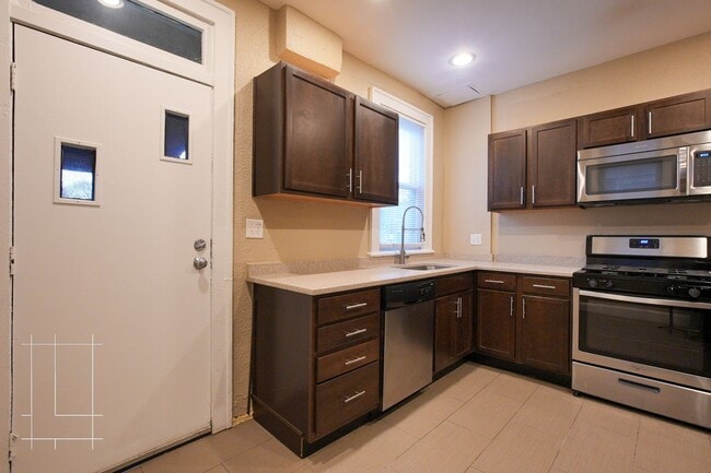 Building Photo - 1286 N 4th St