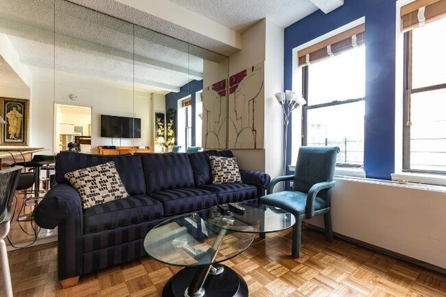 Foto del edificio - 150 W 51st St