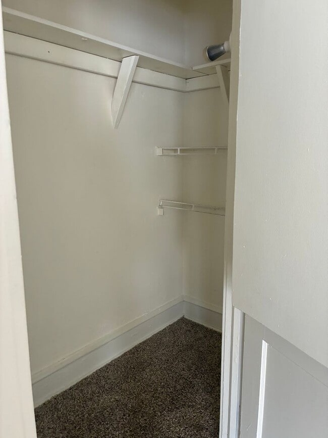 Building Photo - Marshal House Apartments - 103 3 Bed