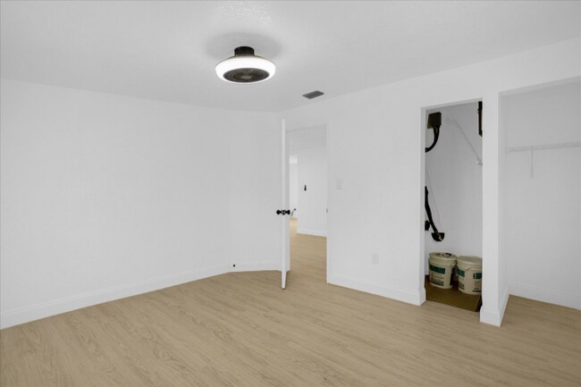 Foto del edificio - 812 W Miller St