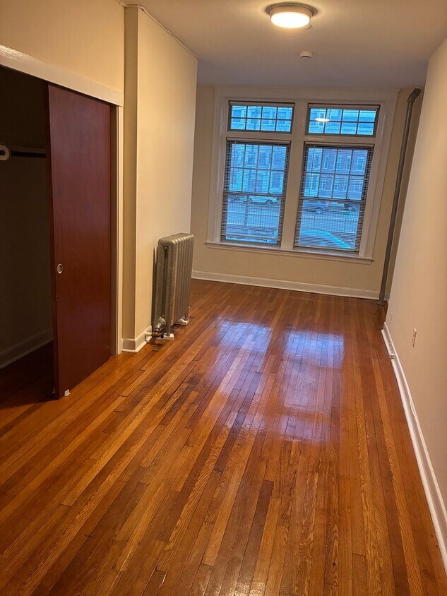 Foto principal - Nicely located 1 bed with heat and water i...