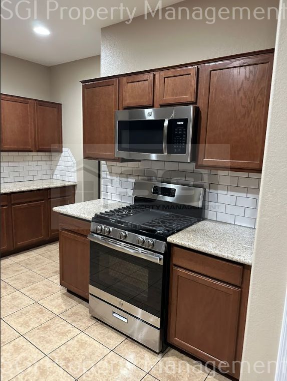 Building Photo - BEAUTIFUL HOME READY FOR MOVE IN!!!