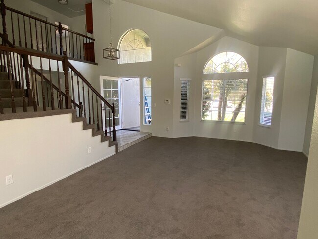 Foto del edificio - 4 Bedroom pool home in Hemet