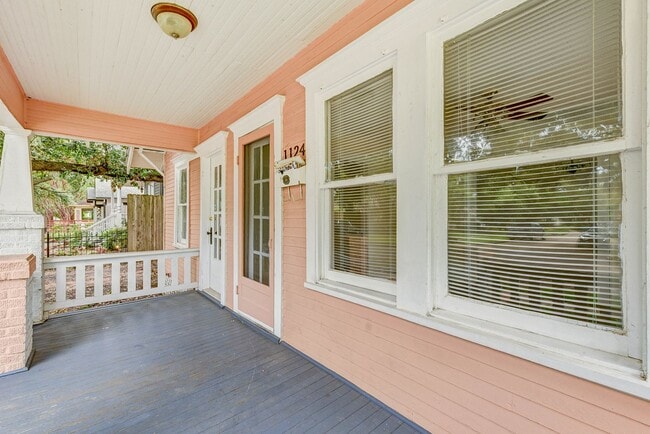 Building Photo - Charming 3-Bedroom Cottage in The Heights