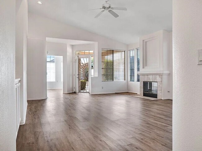 Foto del edificio - 26805 China Dr