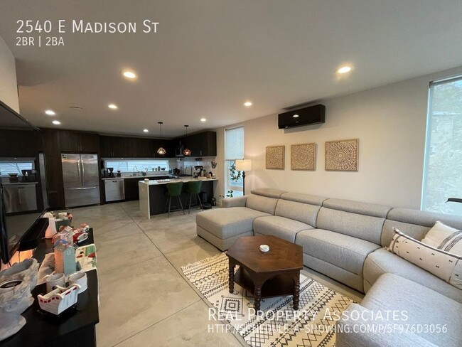 Foto del edificio - Madison Valley Townhouse