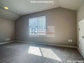 Building Photo - 1539-1541 Amethyst St SE