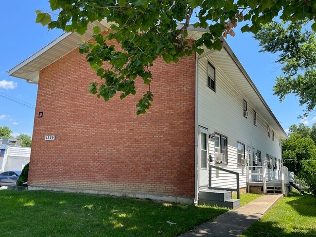 Building Photo - 1329 N Linden St