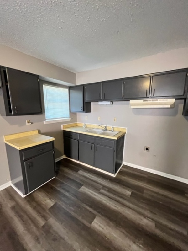 Building Photo - 3400 Redcliff Dr