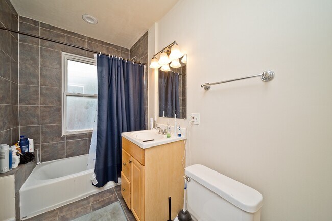 Foto del edificio - 3814 N Marshfield Ave