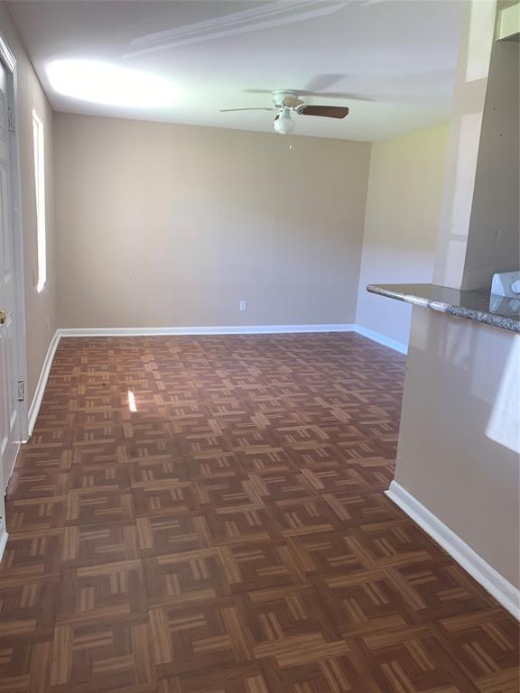 Foto del edificio - 9211 N Green River Dr