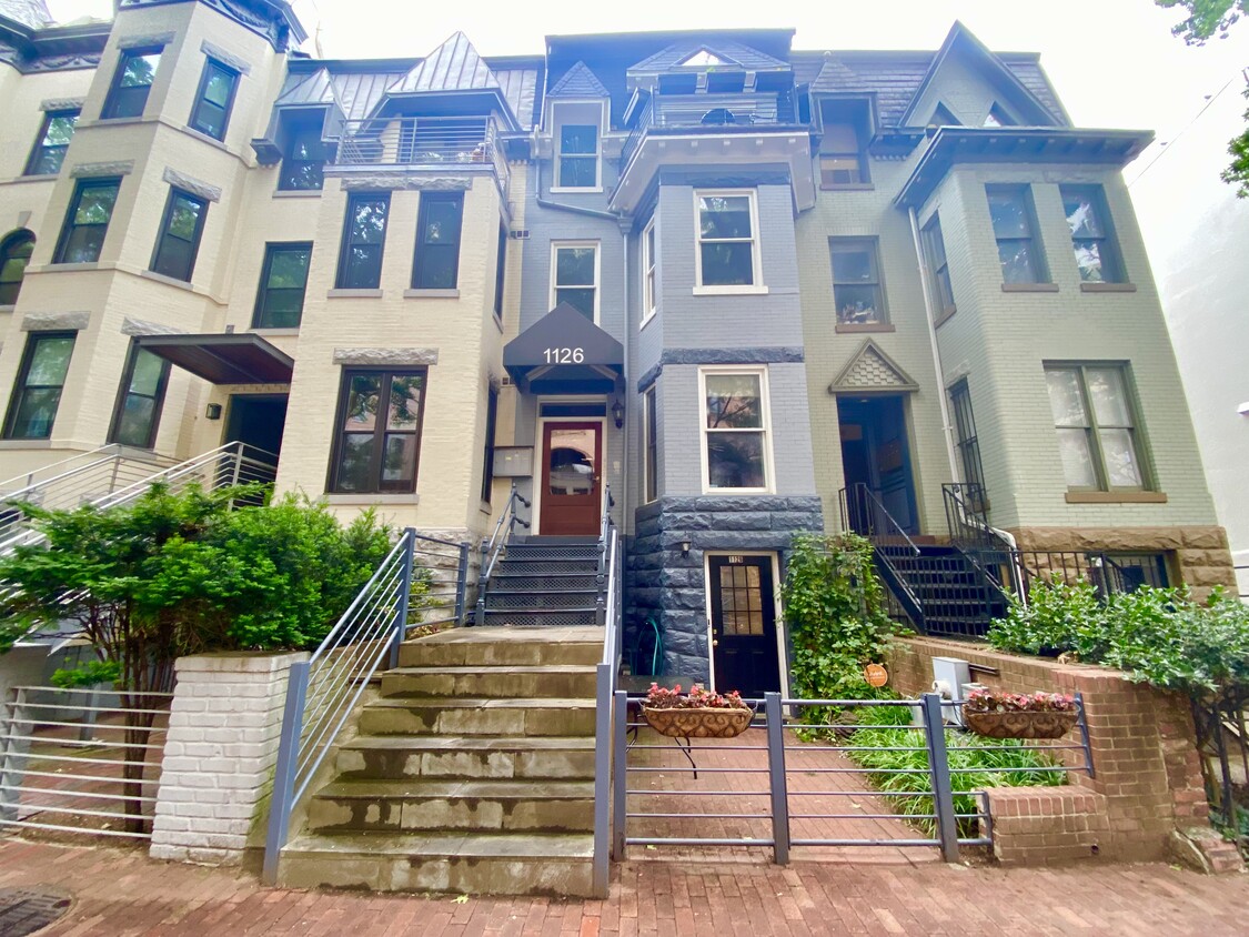 Foto principal - 1126 25th St NW