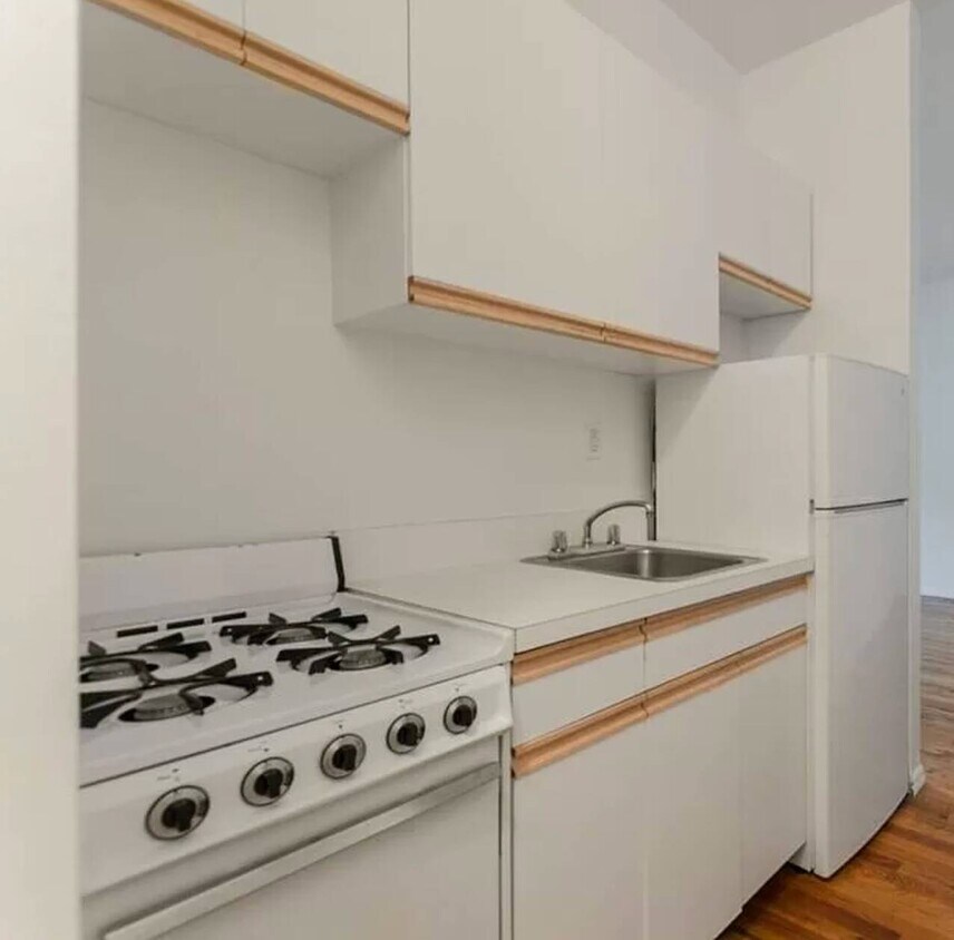 Foto del edificio - 425 E 65th St