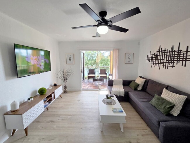 Photo - 5447 Vineland Rd Apartment