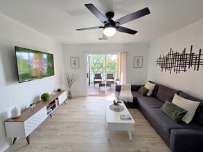 Building Photo - 5447 Vineland Rd