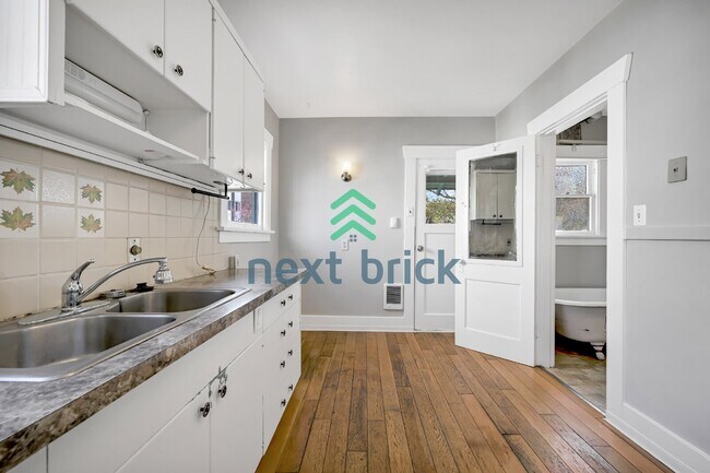 Foto del edificio - Charming 3-Bed Duplex in Renton - Spacious 1280 Sq Ft Haven!