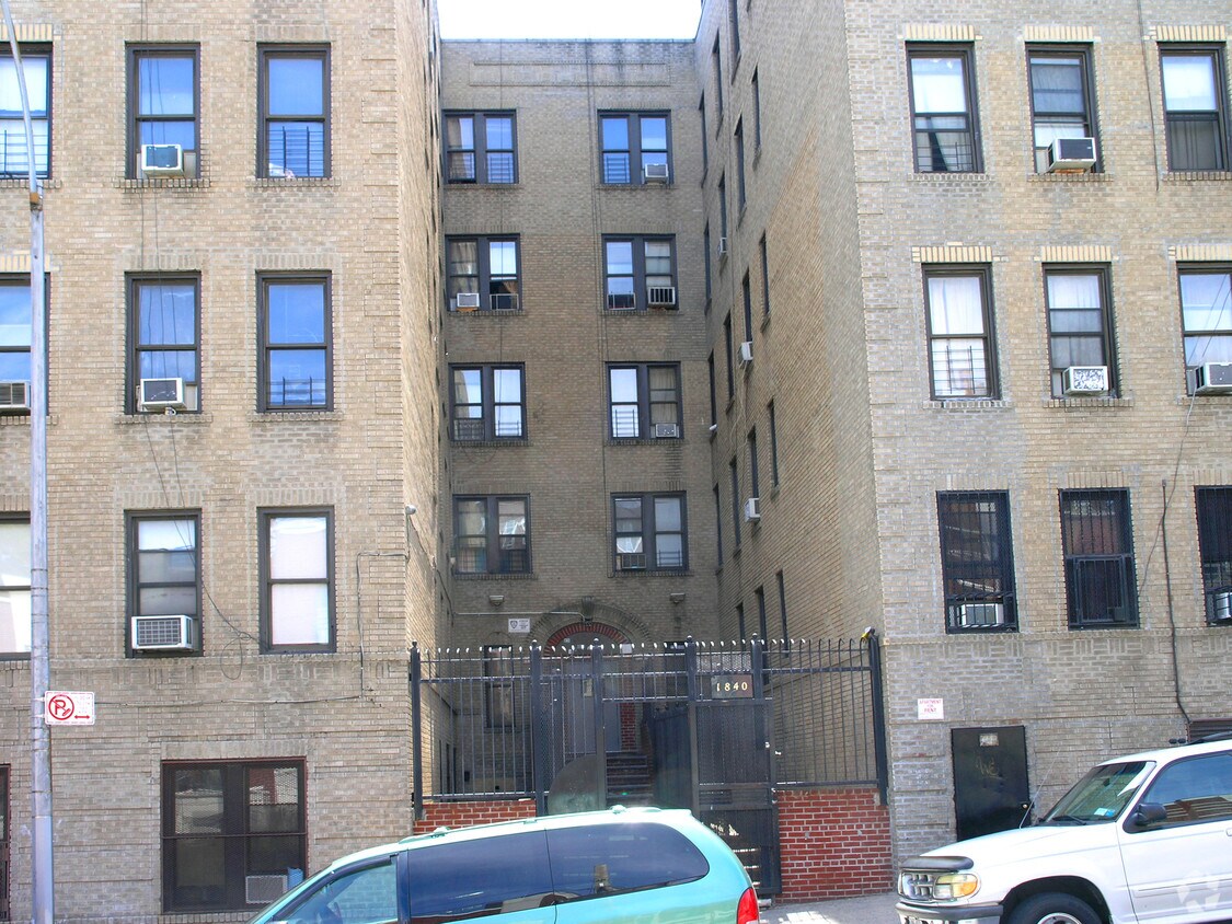 Building Photo - 1840 Phelan Pl