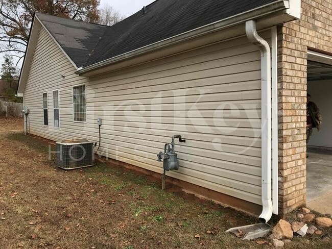 Building Photo - 8118 Birch Walk Dr