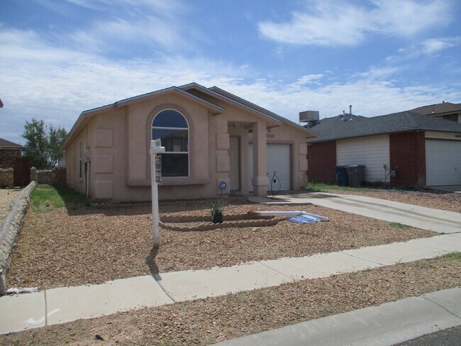 Foto del edificio - 5700 Rick Husband Dr NORTHEAST