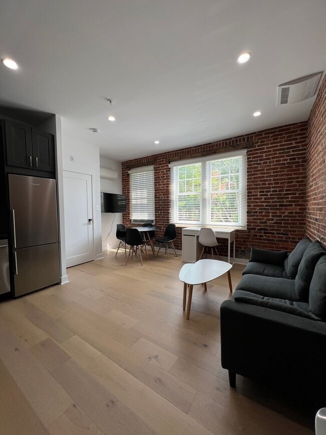 Interior Photo - GEORGETOWN FLATS