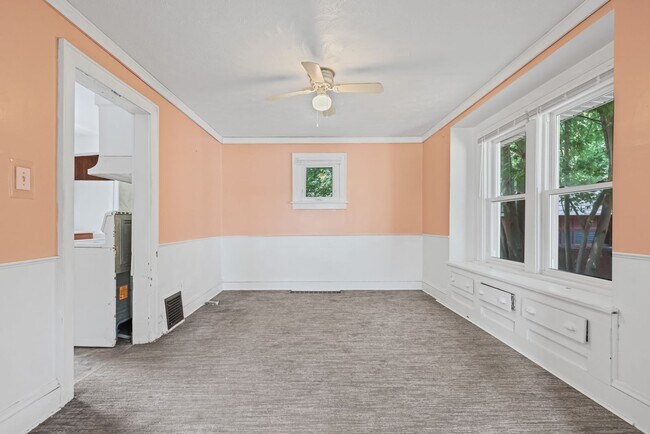 Foto del edificio - Bright living ? cozy dining flow for everyday comfort and easy entertaining.