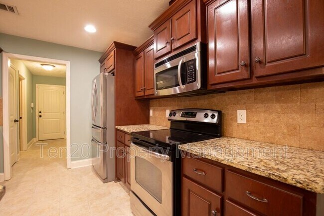 Building Photo - 5 Silver Leaf Ct
