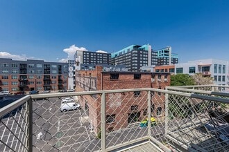 Building Photo - Diamond at Prospect