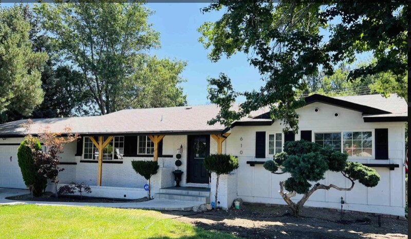 Foto principal - 610 Rosewood Dr