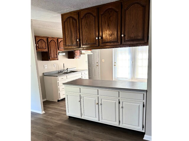 Foto del edificio - 8815 Calbert Ct