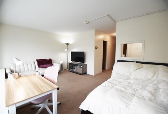 Building Photo - 555 E William St