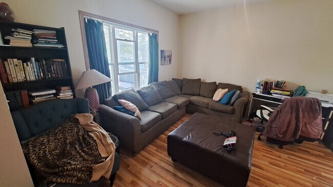 Building Photo - 1512