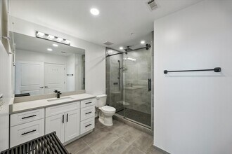 Building Photo - 5925 Almeda Rd