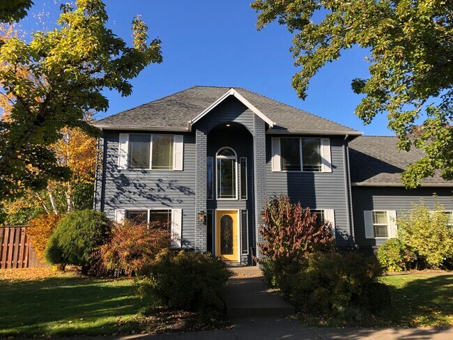 Building Photo - 2687 NW Oak Ridge Dr