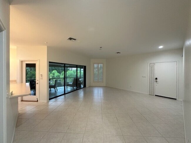 Building Photo - 2 bedroom/2 Bath Condo in Olde naples