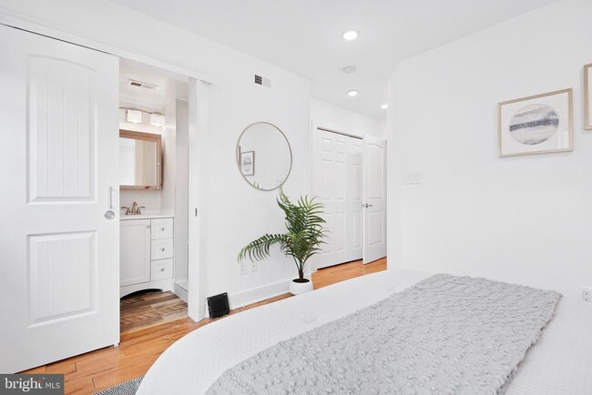 Bathroom 1 - ensuite in master bed - 5912 9th St NW