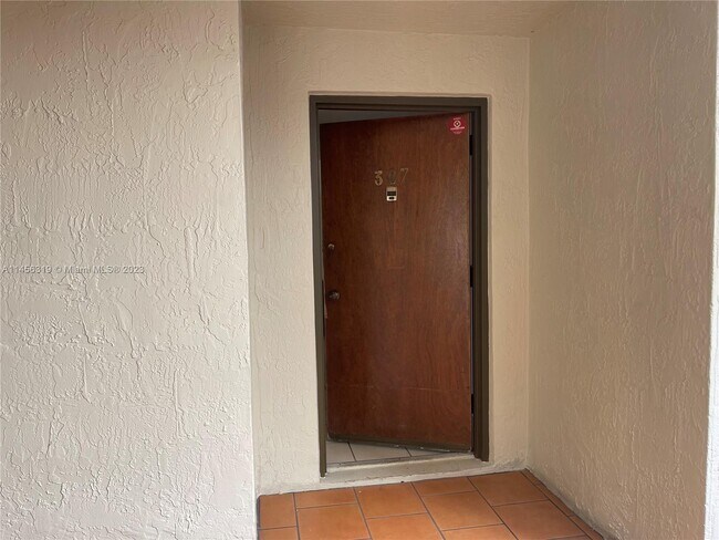 Building Photo - 8827 SW 123rd Ct