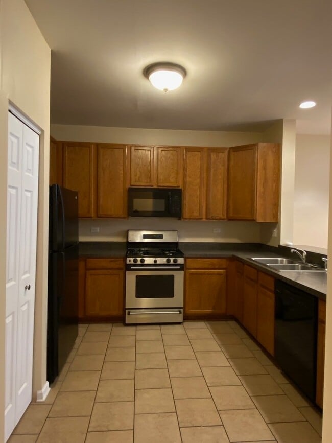 Building Photo - 266 Springbrook Trail S