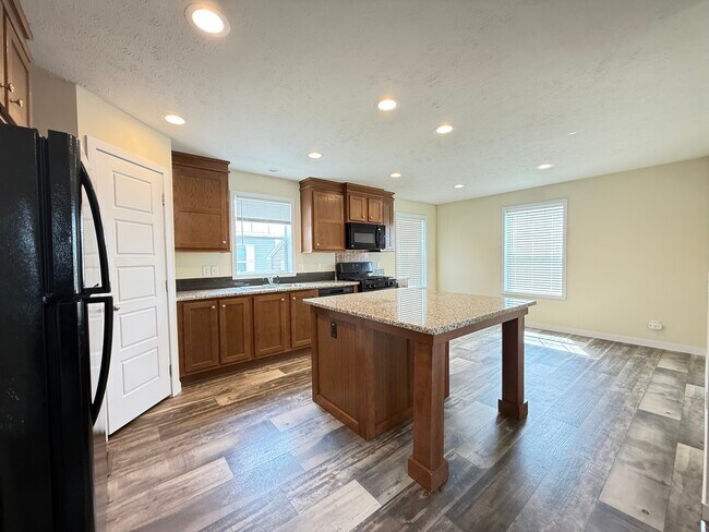 Foto del edificio - 2023 Peregrine Ave NW