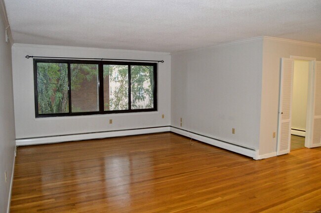 Building Photo - 9 Concord St