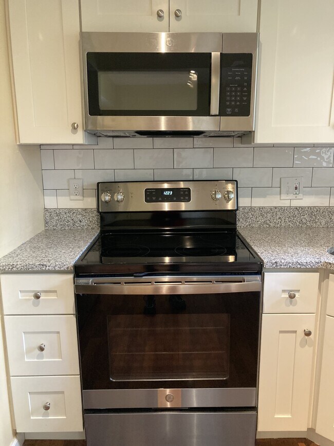 New Appliances - 1618 Thrush Ter